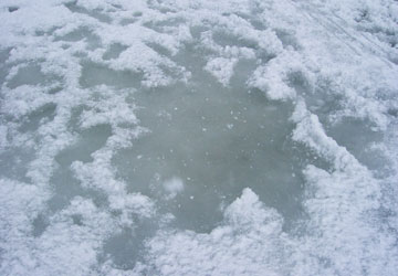 2007年さっぽろ雪まつり「シャーベット状の雪面（さとらんど会場）」2