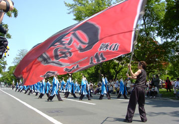 2007年YOSAKOIソーラン祭り・大通パレードより「小樽 小僧会」 2007年YOSAKOIソーラン祭り・大通パレードより「小樽 小僧会」