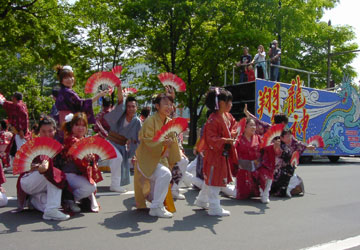 2007年YOSAKOIソーラン祭り・大通パレードより「雄武〜you've〜（トラックに翔舞龍神とありますが？？）」2