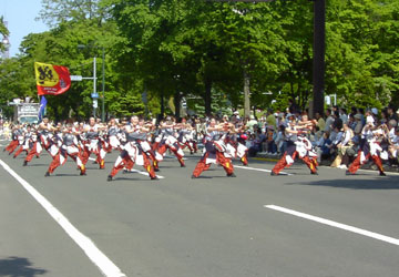 2007年YOSAKOIソーラン祭り・大通パレードより「むろらん鯨翔舞」
