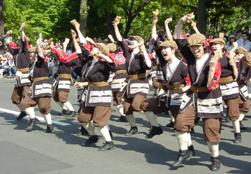 2007年YOSAKOIソーラン祭り・大通パレードより「舞DoCoMo」2 2007年YOSAKOIソーラン祭り・大通パレードより「舞DoCoMo」2
