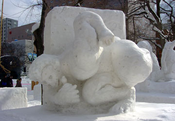 「第59回さっぽろ雪まつり」小島よしお雪像 2 「第59回さっぽろ雪まつり」小島よしお雪像 2