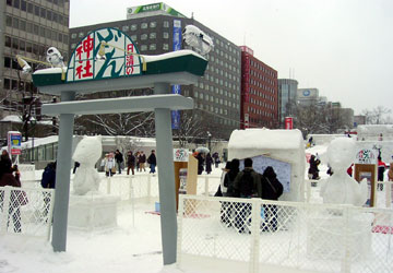 2007年さっぽろ雪まつり「日清のどん神社」1