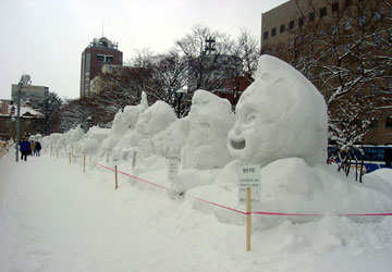 2007年さっぽろ雪まつり「札幌市資料館前の市民の広場（12丁目）の様子」