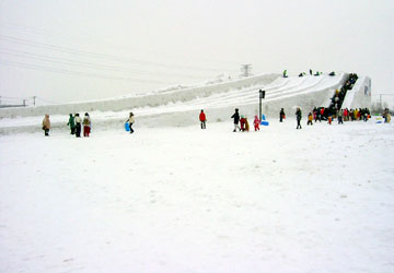 2007年さっぽろ雪まつり「チューブすべり台」1 2007年さっぽろ雪まつり「チューブすべり台」1