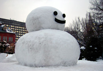 北海道庁赤れんが庁舎前の「巨大雪だるま」2